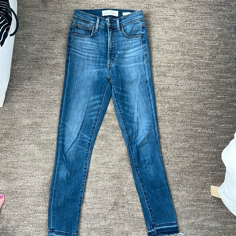 Denim Forum - The Lola High Rise Skinny Crop with raw hem - size 24